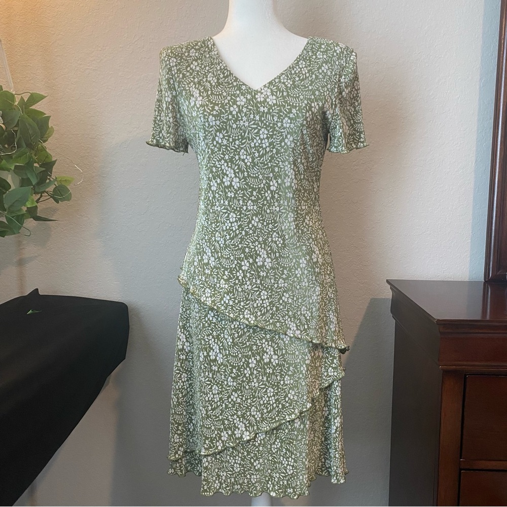 Connected Apparel florar Green & white Asymmetrical Dress with shoulder pads